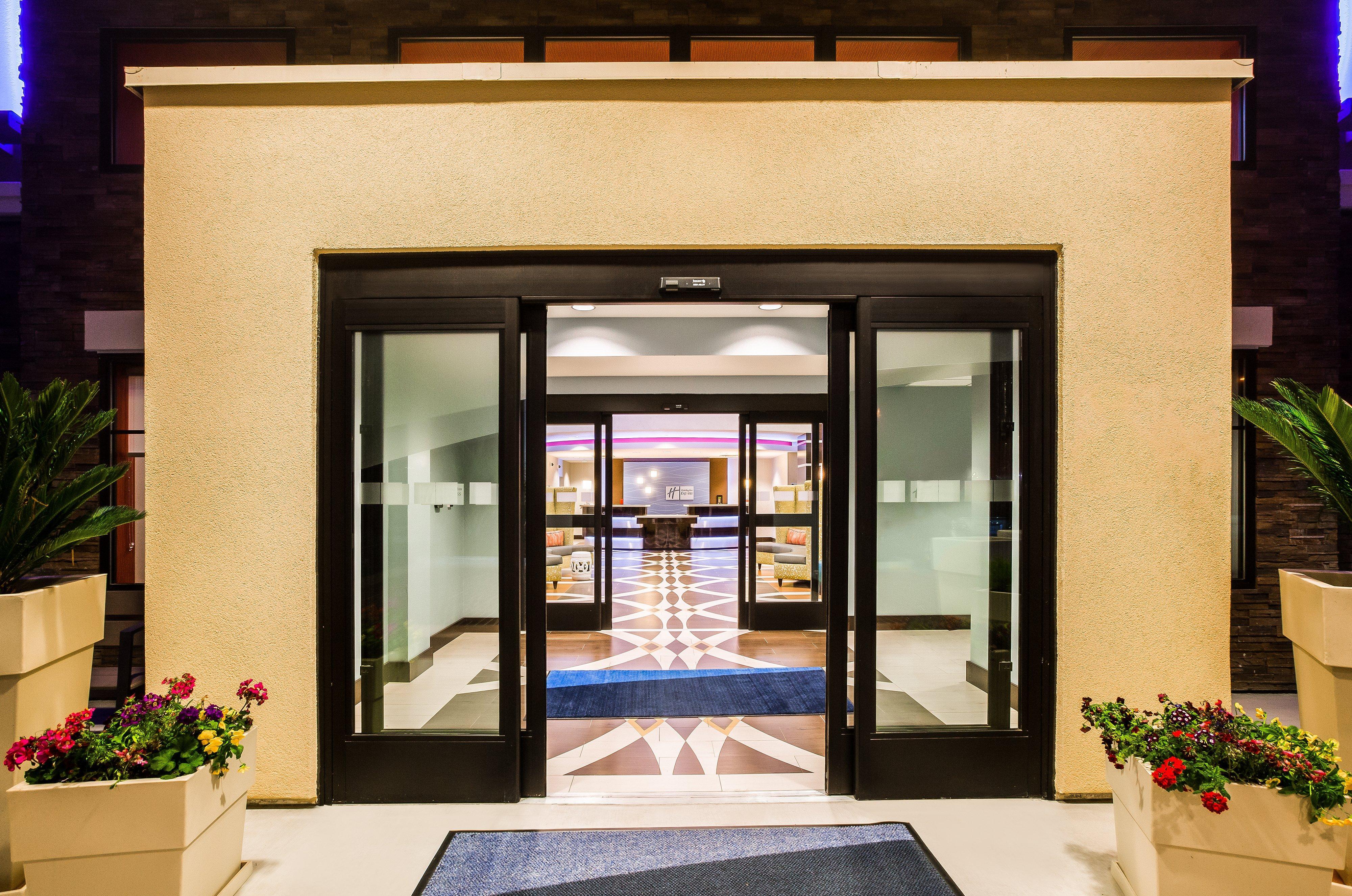 Holiday Inn Express & Suites Eureka By Ihg Экстерьер фото