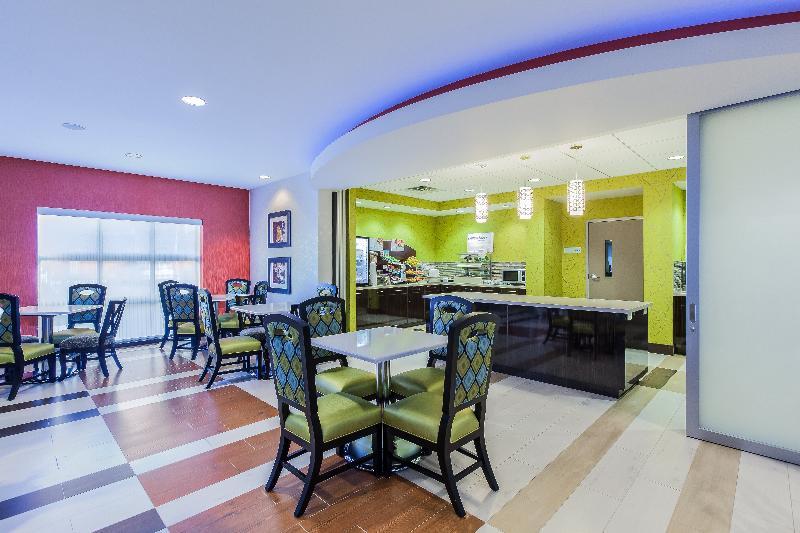 Holiday Inn Express & Suites Eureka By Ihg Экстерьер фото